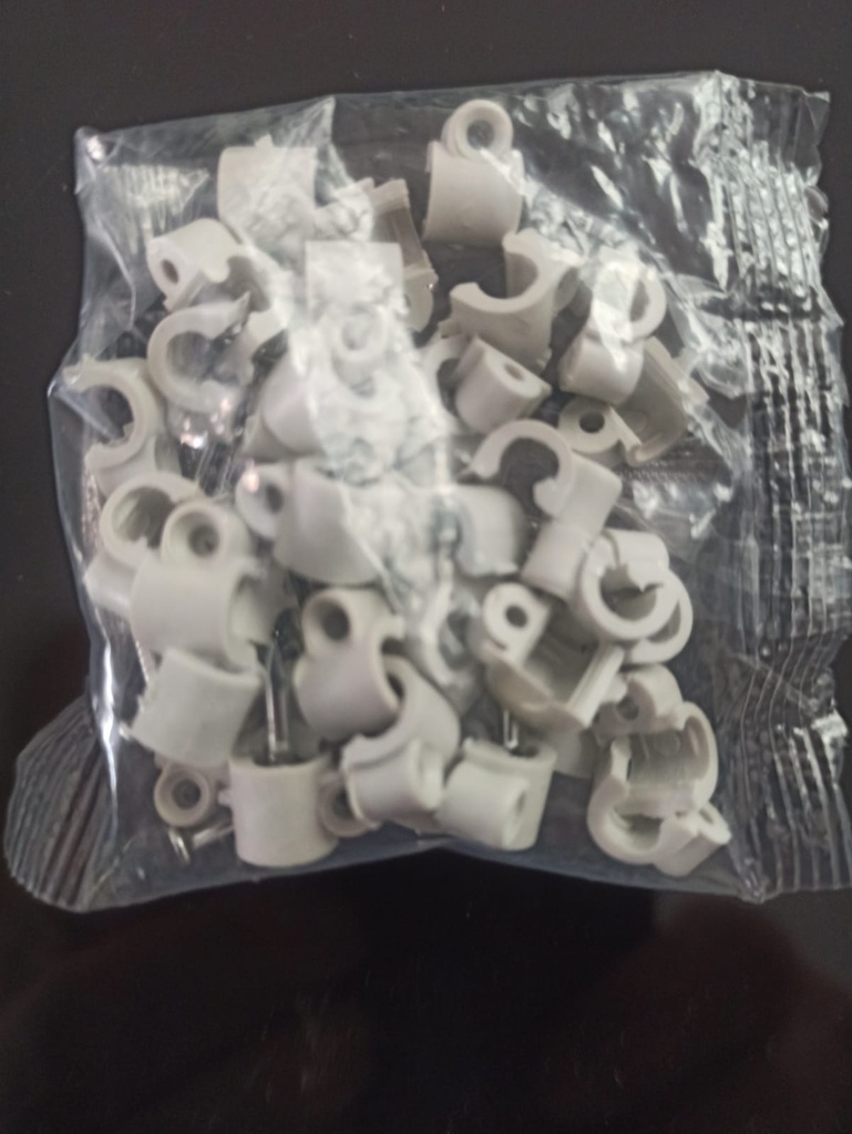 GRAPA PLASTICA REDONDA #8 PARA CABLE COAXIAL X50 UND.